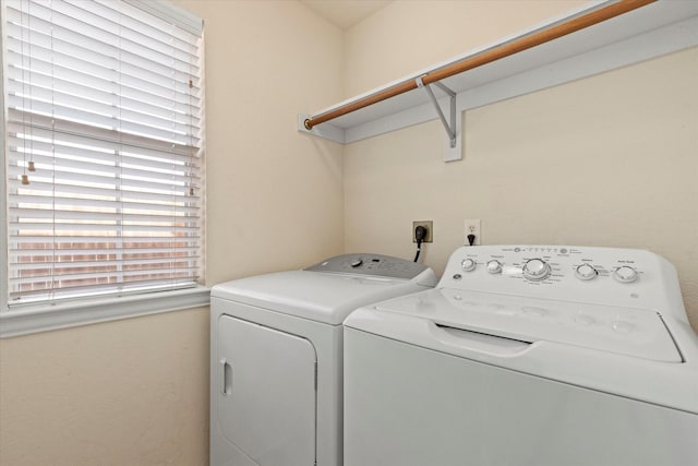 laundry area with laundry area and washer and clothes dryer