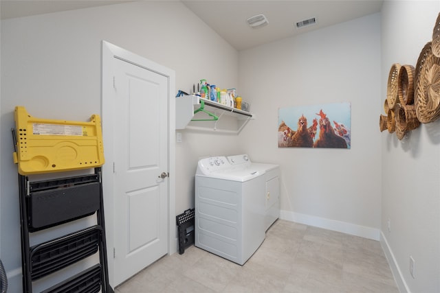 clothes washing area featuring visible vents, baseboards, independent washer and dryer, and laundry area