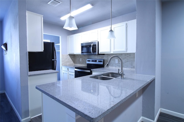 kitchen with a sink, visible vents, appliances with stainless steel finishes, and decorative backsplash