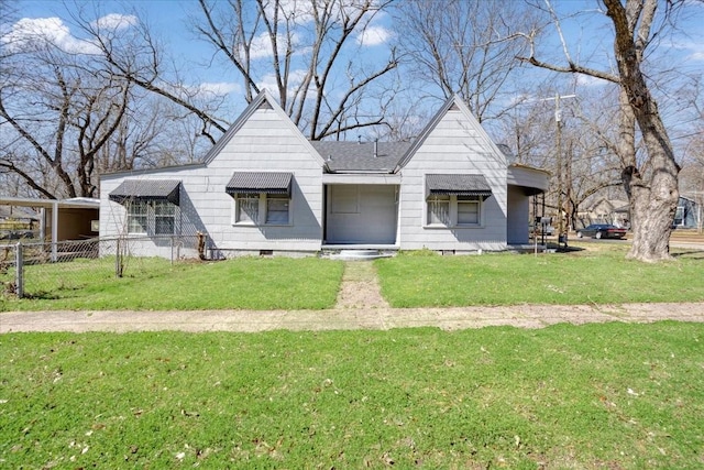 view of front facade with roof with shingles, a front lawn, and fence