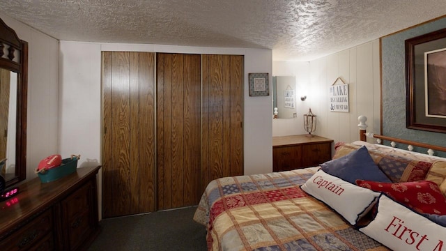 carpeted bedroom featuring a textured ceiling