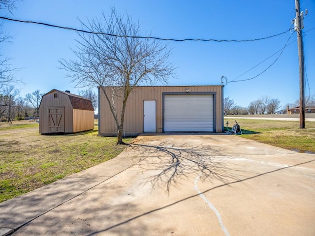 detached garage featuring a shed and concrete driveway