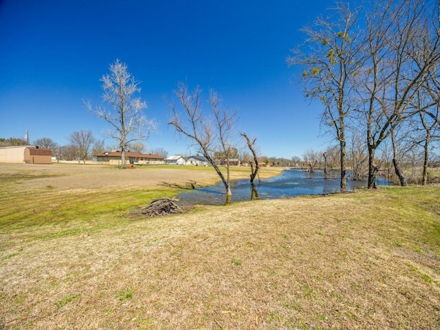 view of yard featuring a water view