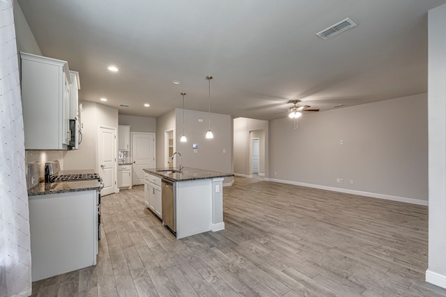 kitchen featuring tasteful backsplash, visible vents, light wood-style flooring, appliances with stainless steel finishes, and a sink