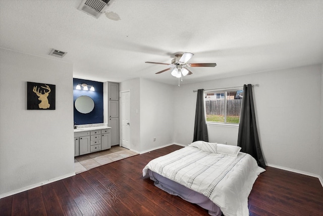 bedroom with light wood-style flooring, baseboards, and visible vents