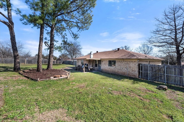 view of yard featuring a fenced backyard