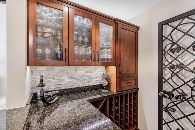 bar featuring backsplash and a bar