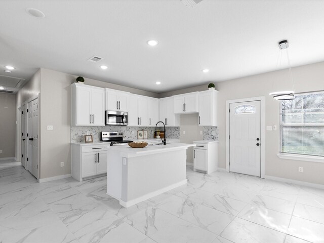 kitchen featuring visible vents, recessed lighting, a sink, appliances with stainless steel finishes, and tasteful backsplash