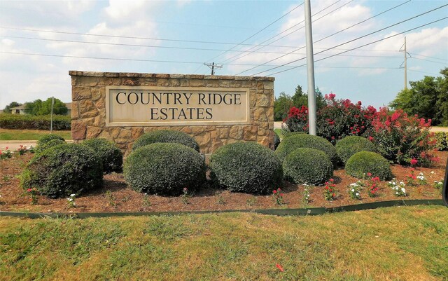 view of community / neighborhood sign