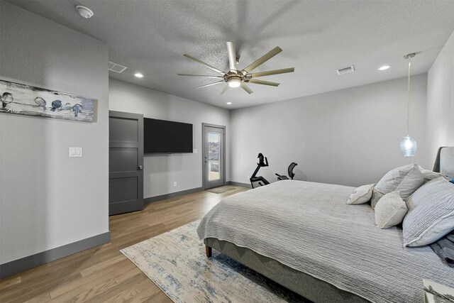 bedroom featuring visible vents, recessed lighting, baseboards, and light wood-style floors