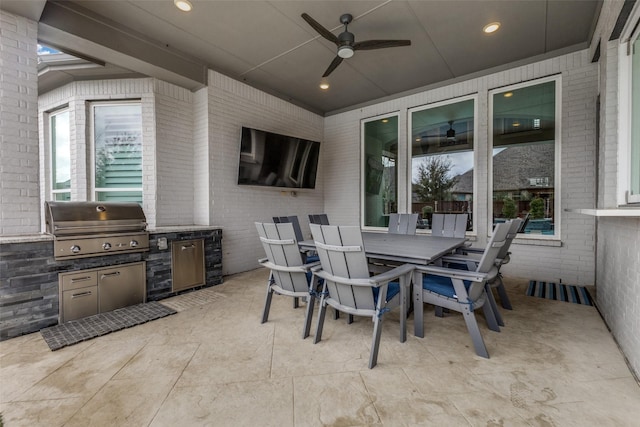 view of patio with area for grilling, a ceiling fan, outdoor dining area, and grilling area