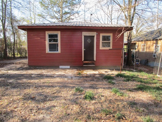 view of outbuilding featuring an outbuilding