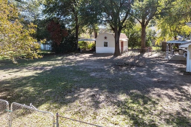 view of yard with an outbuilding and fence