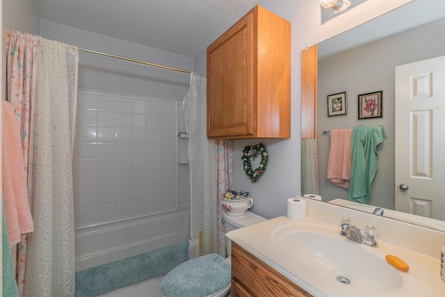 full bathroom featuring shower / bath combo with shower curtain, toilet, and vanity