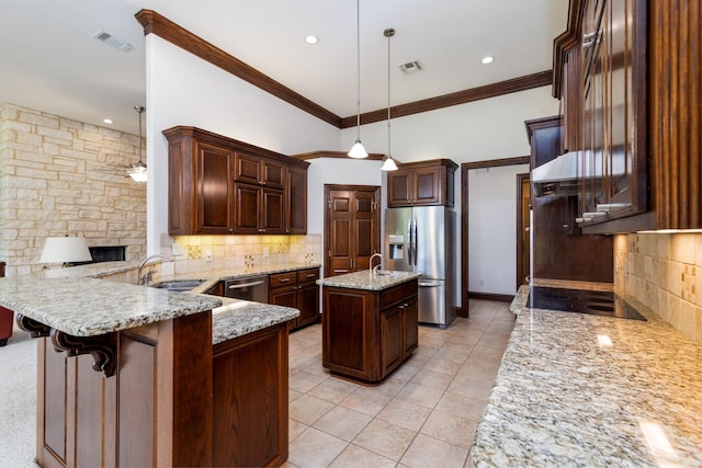 kitchen featuring stainless steel appliances, visible vents, a peninsula, and an island with sink