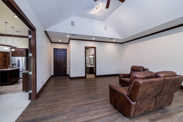 living room featuring dark wood-type flooring, ornamental molding, recessed lighting, baseboards, and ceiling fan