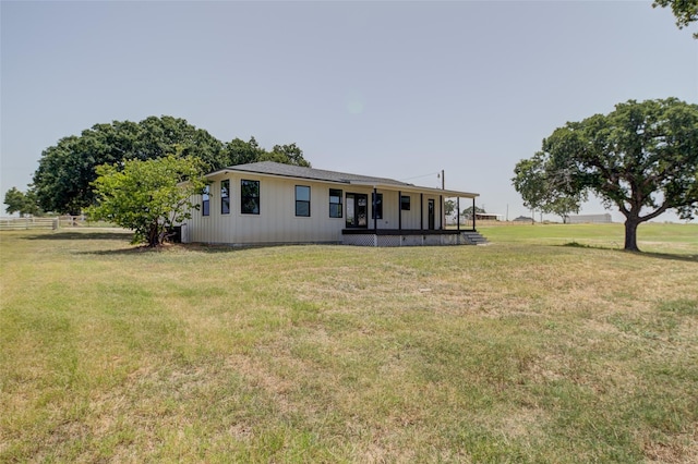 view of front of home featuring a front yard