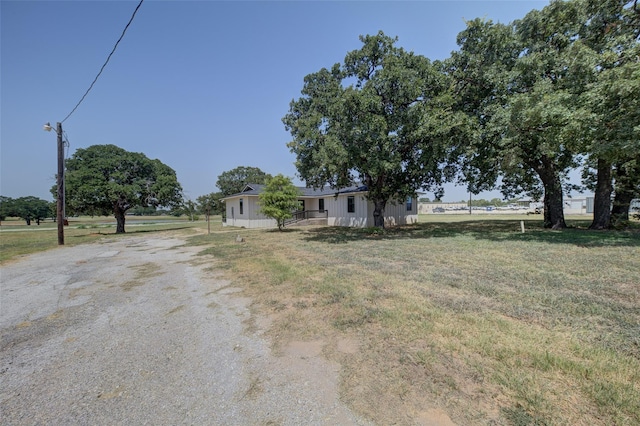 view of front facade with a front lawn