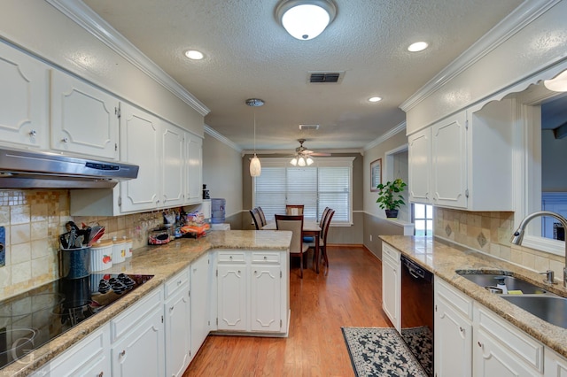 kitchen with visible vents, black appliances, under cabinet range hood, a sink, and a peninsula