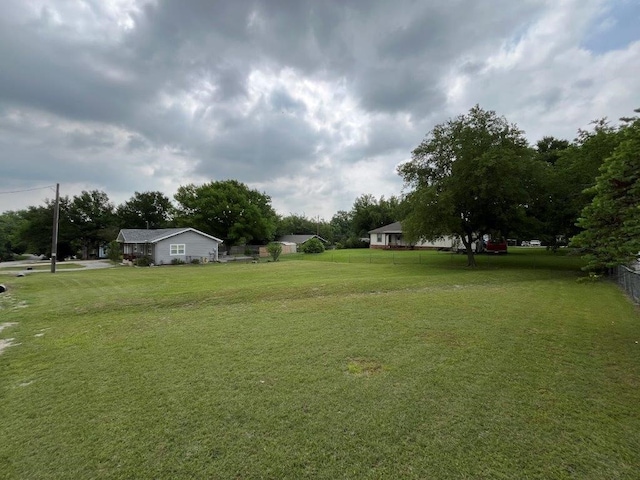 751 E Cooper St, Van Alstyne, TX 75495 - view of grassy yard