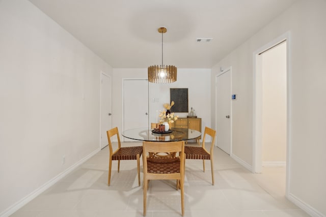 dining area featuring visible vents, baseboards, and a chandelier