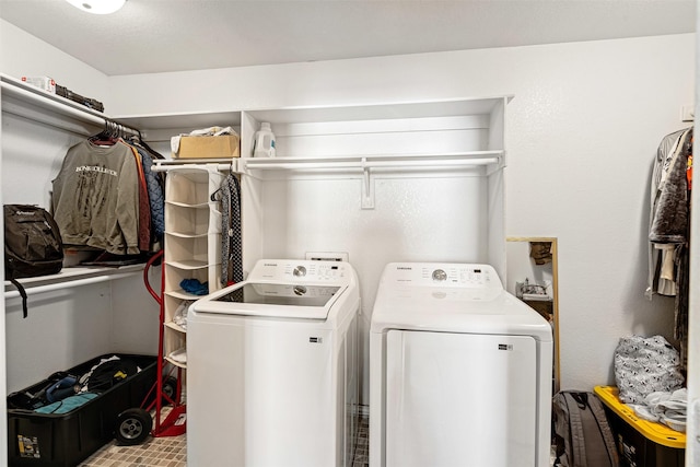 laundry room with laundry area and independent washer and dryer