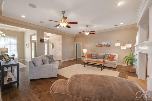 living room featuring crown molding, wood finished floors, and baseboards