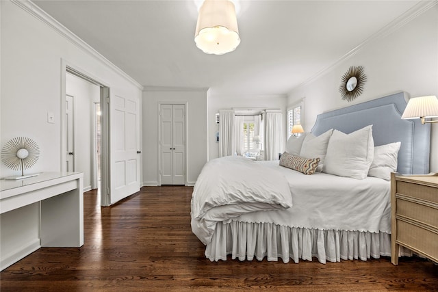 bedroom featuring baseboards, dark wood finished floors, and crown molding