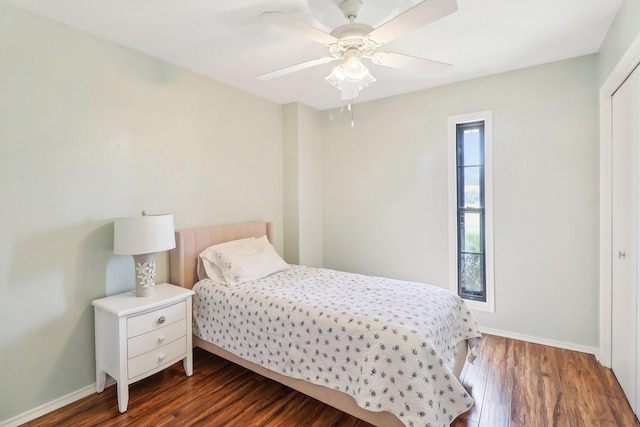 bedroom with baseboards, dark wood-style floors, and a ceiling fan