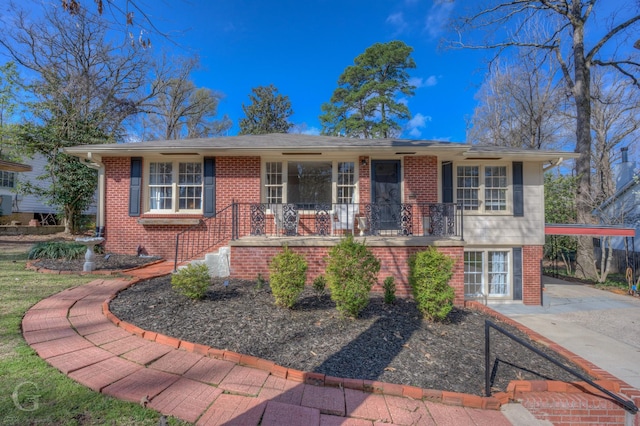 view of front facade with brick siding