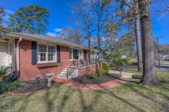 view of front of home featuring a front yard and brick siding