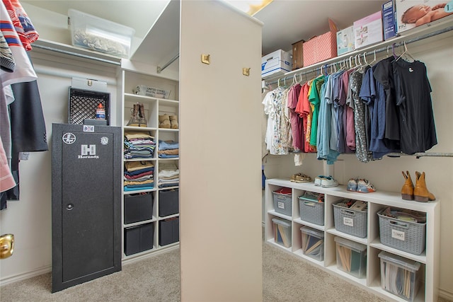 walk in closet featuring carpet floors