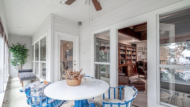 sunroom with ceiling fan