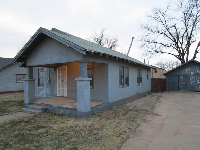 711 N 10th St, Memphis, TX 79245 - bungalow with an outbuilding and stucco siding