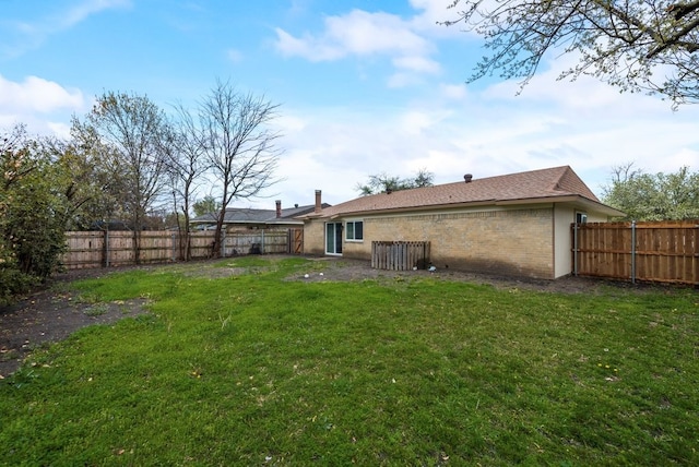 view of yard featuring a fenced backyard