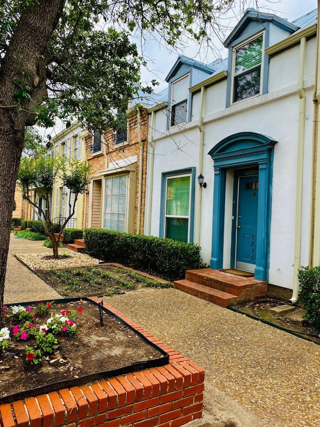 entrance to property with stucco siding