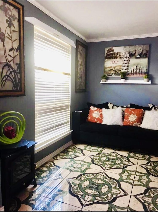 living area with crown molding and baseboards