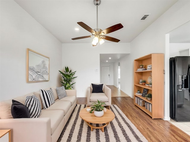 living room with recessed lighting, visible vents, light wood-style flooring, and a ceiling fan