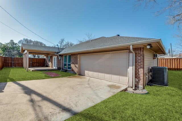 view of front of home featuring cooling unit, a front yard, brick siding, and driveway