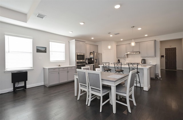 dining room featuring recessed lighting, dark wood-style floors, visible vents, and baseboards