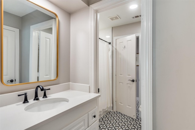 full bath with tile patterned floors, visible vents, curtained shower, and vanity