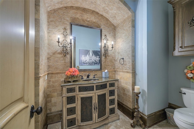 office space with visible vents, baseboards, a chandelier, and ornamental molding