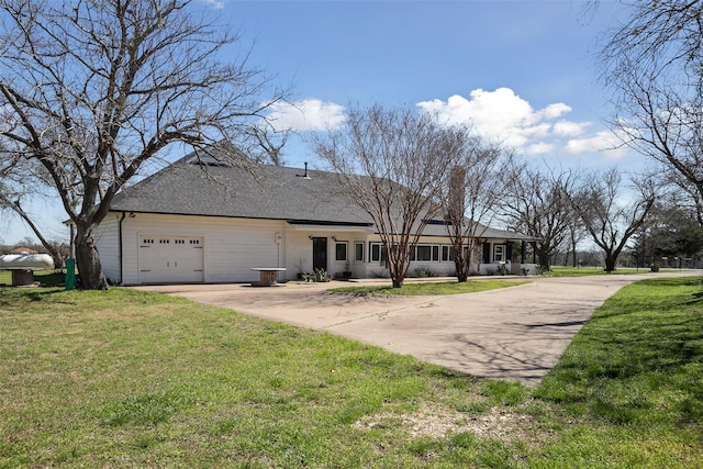 view of front of property featuring driveway, a front lawn, a garage, and roof with shingles