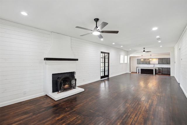 unfurnished living room featuring dark wood-style floors, recessed lighting, baseboards, and a ceiling fan