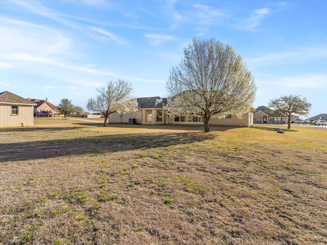 view of yard with a residential view