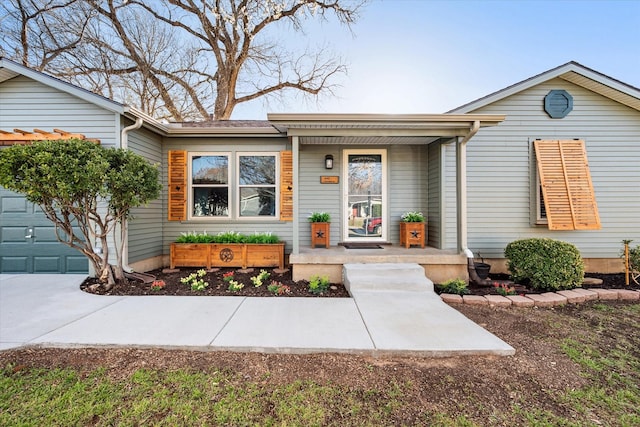 view of front of property featuring a garage