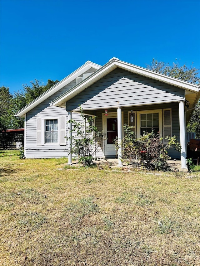 bungalow-style house with a front yard