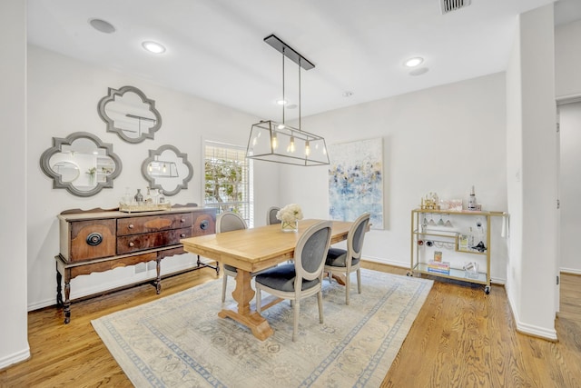 dining room featuring visible vents, recessed lighting, baseboards, and light wood-type flooring