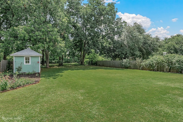 view of yard featuring an outbuilding and a fenced backyard