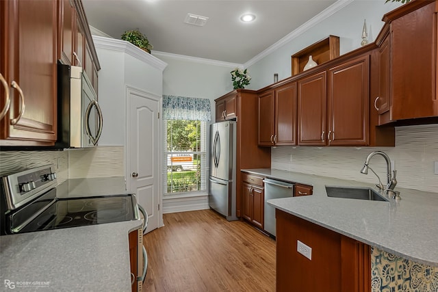 kitchen featuring a sink, backsplash, stainless steel appliances, light wood-style floors, and crown molding